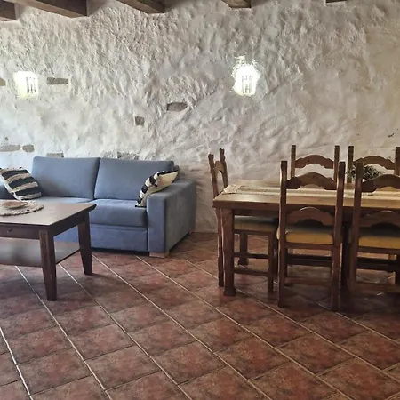 Deluxe In The Center With Balcony Apartament Parnawa